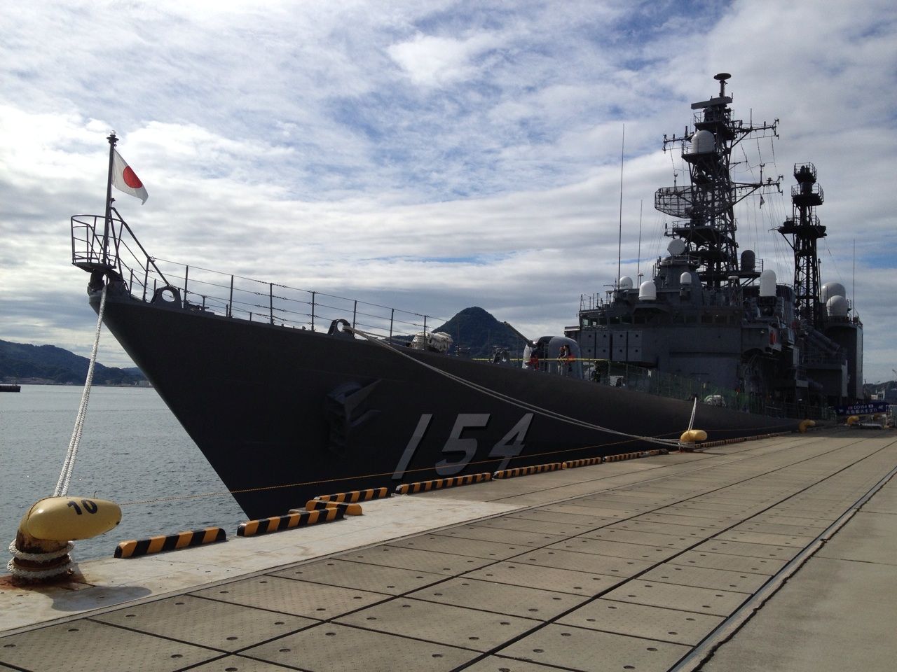 海上自衛隊倉島岸壁 超かっこいい 日本を守る軍艦に搭乗してみた 佐世保 九州 旅行 観光情報なら 九州旅行ナビ