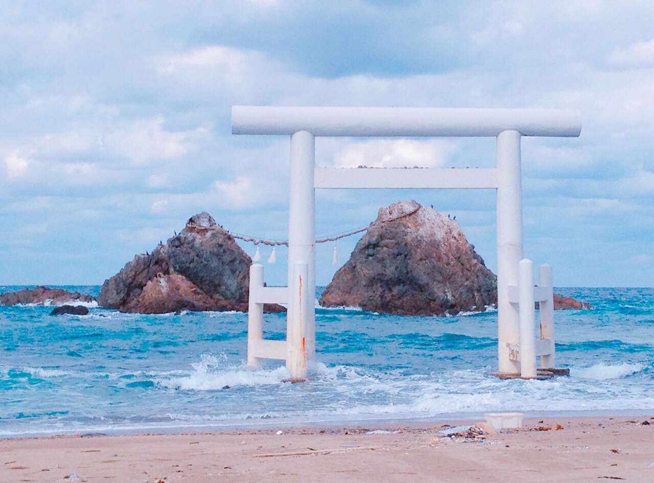 桜井二見ヶ浦 近くには見晴らしのいい高台も 絶景が広がる夫婦岩 糸島 九州 旅行 観光情報なら 九州旅行ナビ 桜井二見ヶ浦 近くには見晴らしのいい高台も 絶景が広がる夫婦岩 糸島 九州 旅行 観光情報なら 九州旅行ナビ